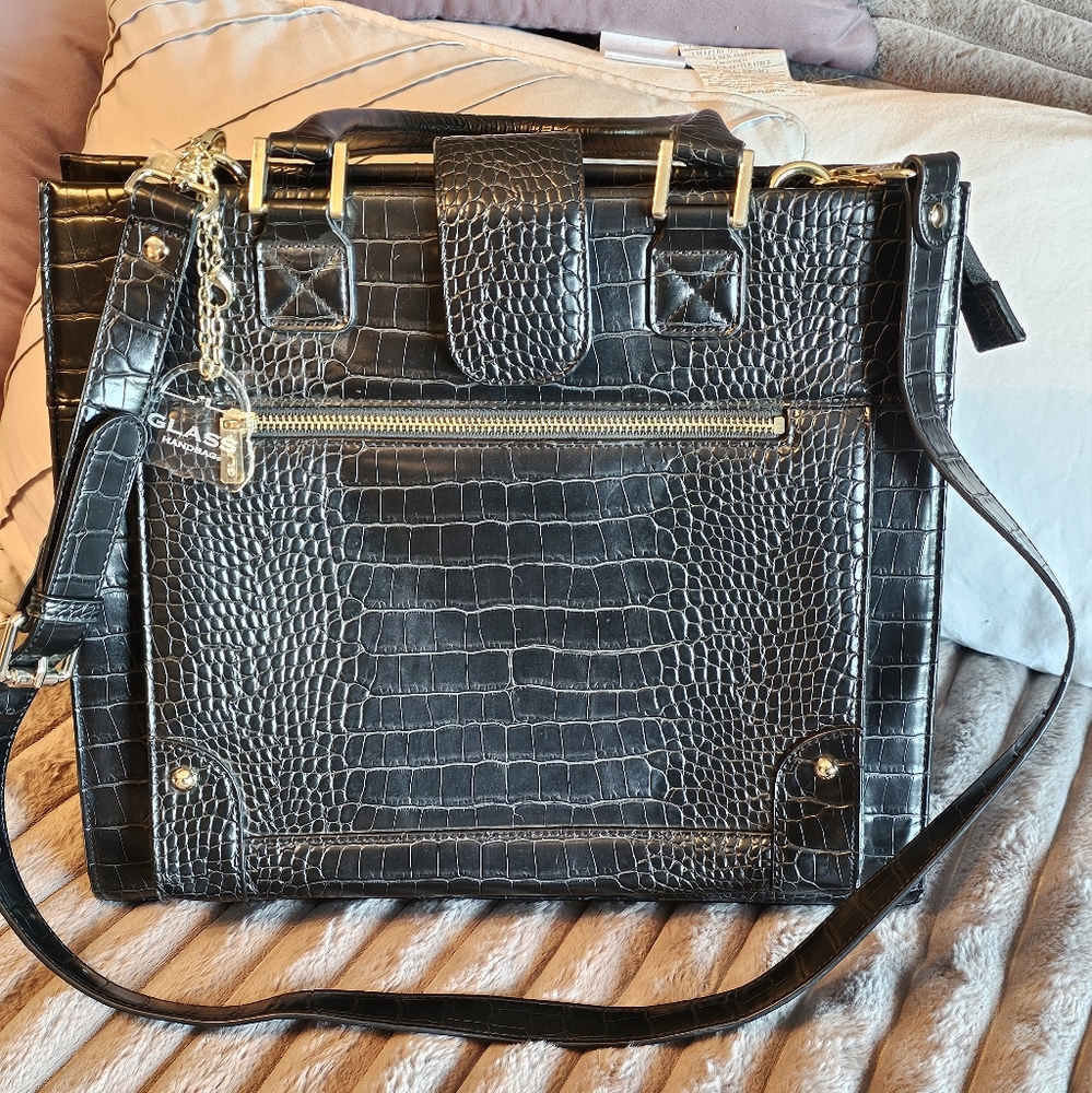 Elegant Black Crocodile-Embossed Women's Bag